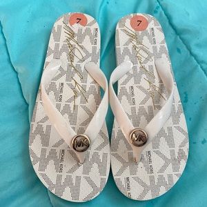 MICHAEL KORS flip flop sandals white